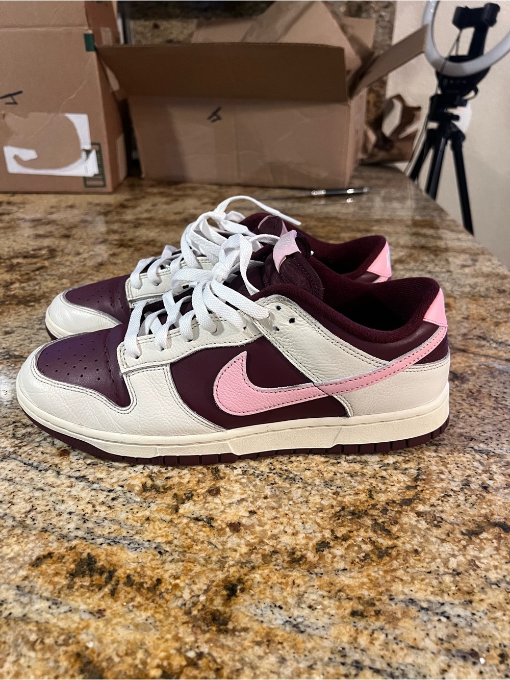 Nike Dunk Low Premium Valentine’s Day Men’s 10 Women’s 11.5 DR9705-100